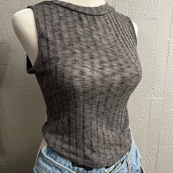 medium crop top - Picture 3 of 5